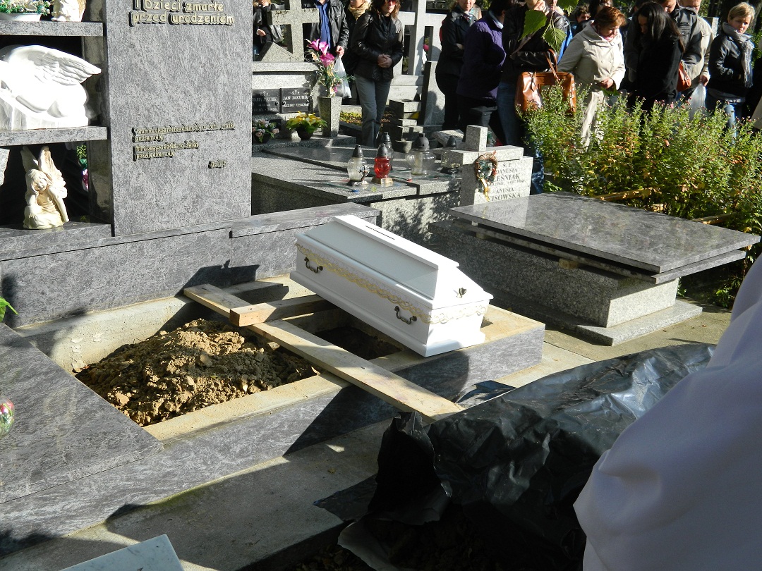 2012_10_15_Pogrzeb dzieci zmarłych przed urodzeniem w Krośnie_7
