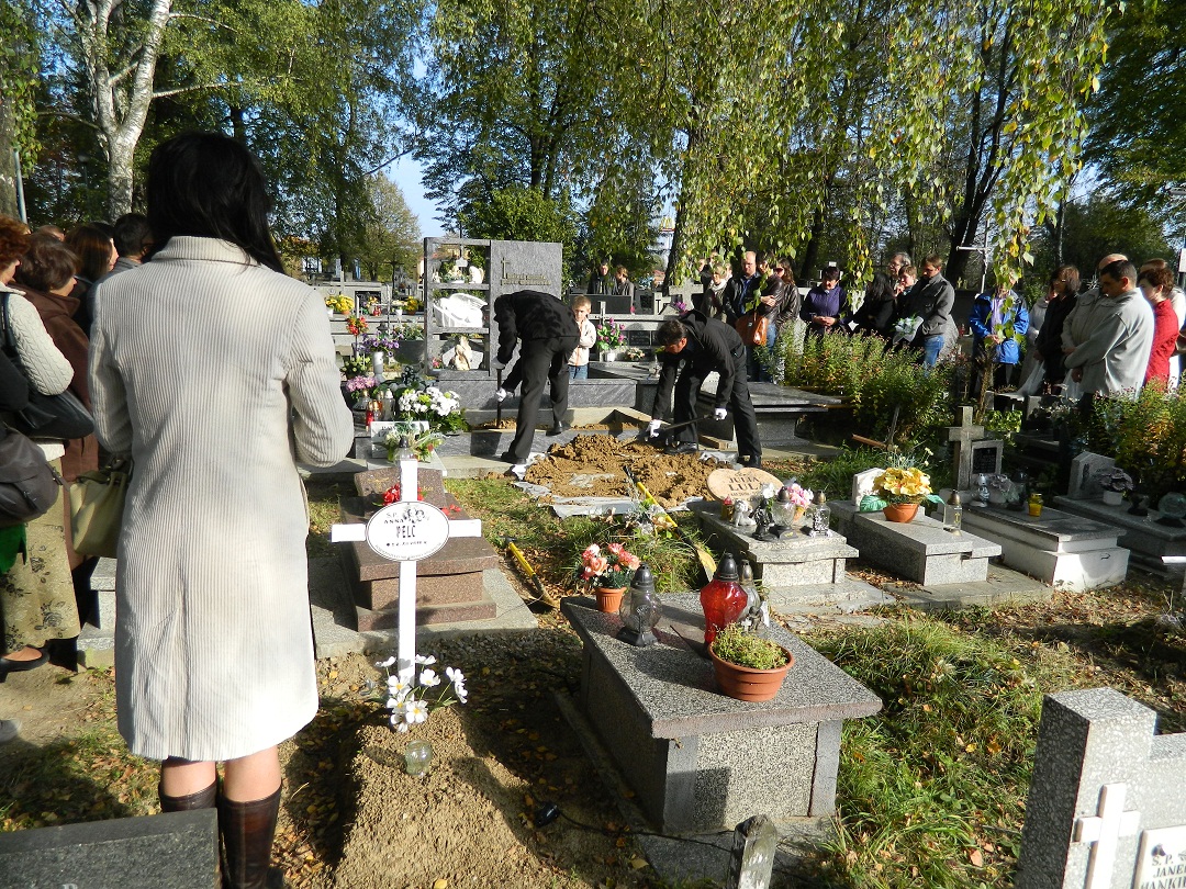 2012_10_15_Pogrzeb dzieci zmarłych przed urodzeniem w Krośnie_9