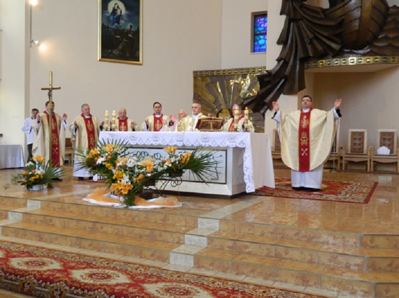 Pogrzeb dzieci zmarłych przed urodzeniem 2014 w Krośnie